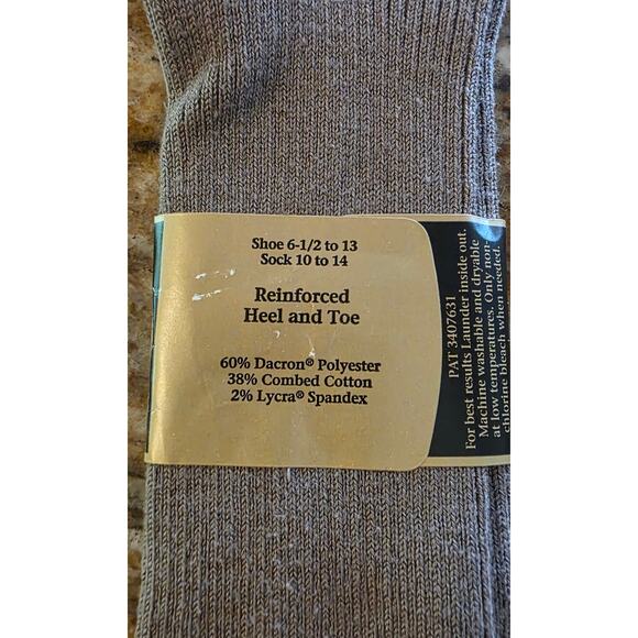 Vintage Gold Toe Men's Beige Dress Socks Shoe Size 10-13 USA Slightly Imperfect - Picture 2 of 2